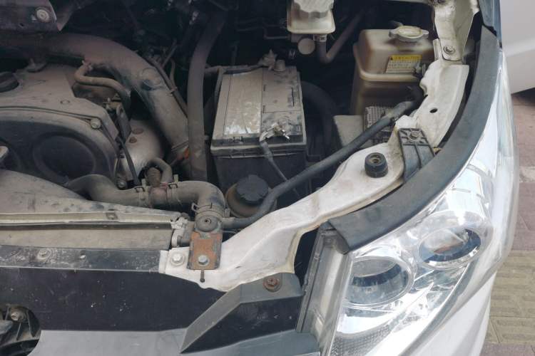 Used JAC Group Refine M5 2013 2.0T Gasoline Manual Business Edition Engine Bay Left