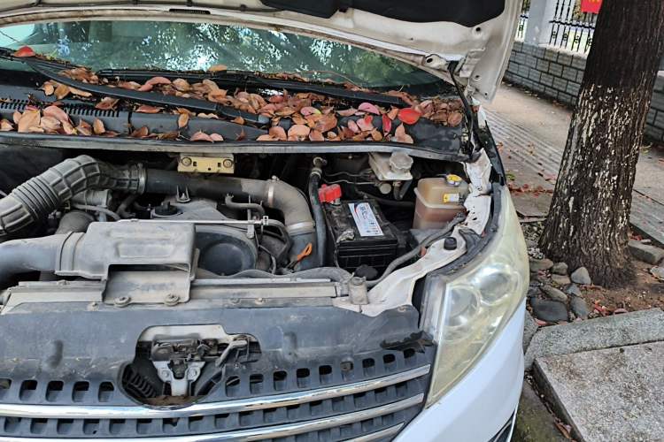 Used JAC Group Refine M5 2013 2.0T Gasoline Manual Business Edition Engine Bay Left