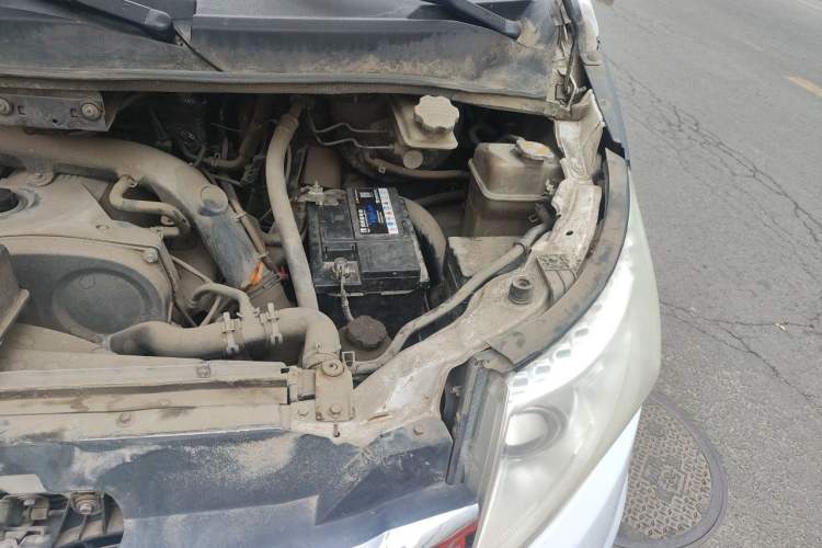 Used JAC Group Refine M5 2013 2.0T Gasoline Automatic Business Edition Engine Bay Left