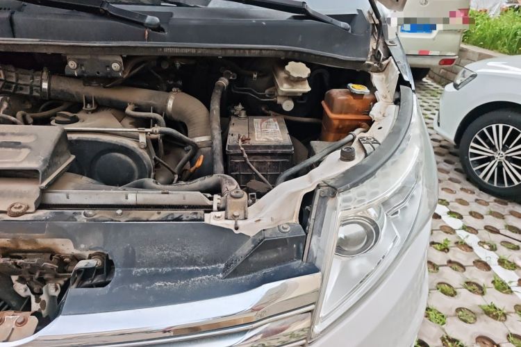 Used JAC Group Refine M5 2013 2.0T Gasoline Automatic Business Edition Engine Bay Left