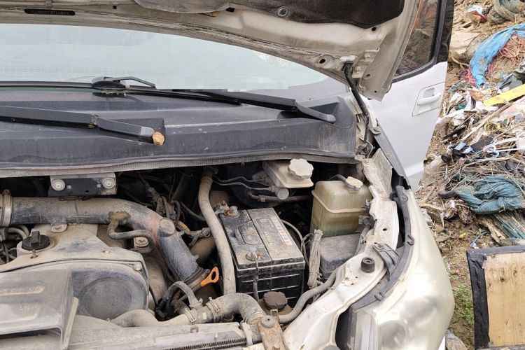 Used JAC Group Refine M5 2013 2.0T Gasoline Automatic Business Edition Engine Bay Left