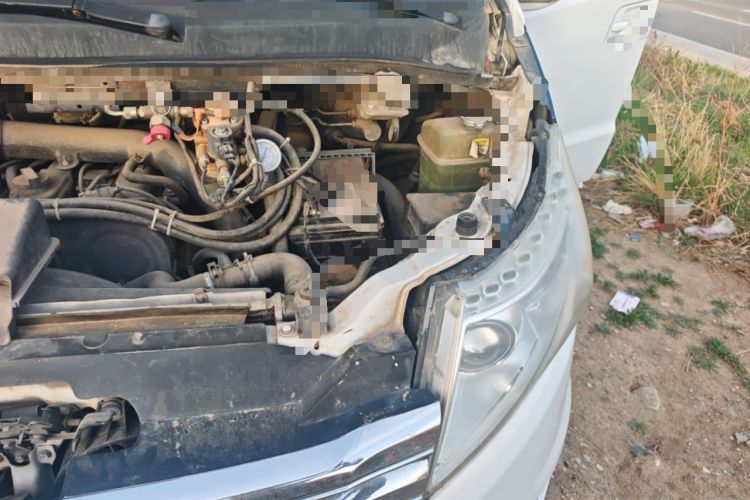 Used JAC Group Refine M5 2013 2.0T Gasoline Automatic Business Edition Engine Bay Left