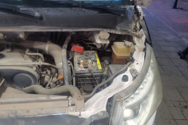 Used JAC Group Refine M5 2013 2.0T Gasoline Manual Business Edition Engine Bay Left