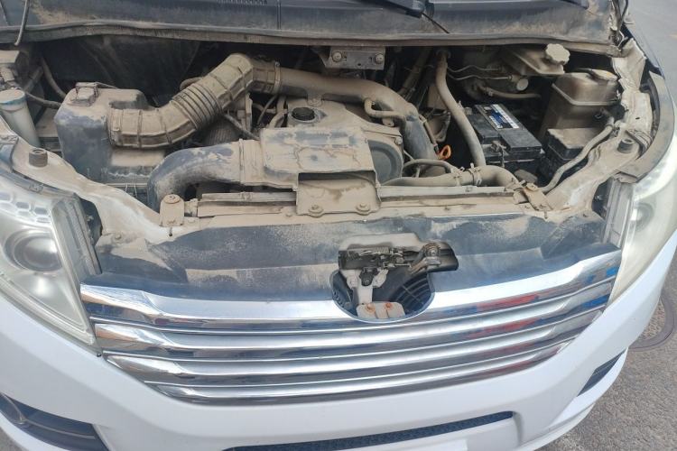 Used JAC Group Refine M5 2013 2.0T Gasoline Automatic Business Edition Engine Bay