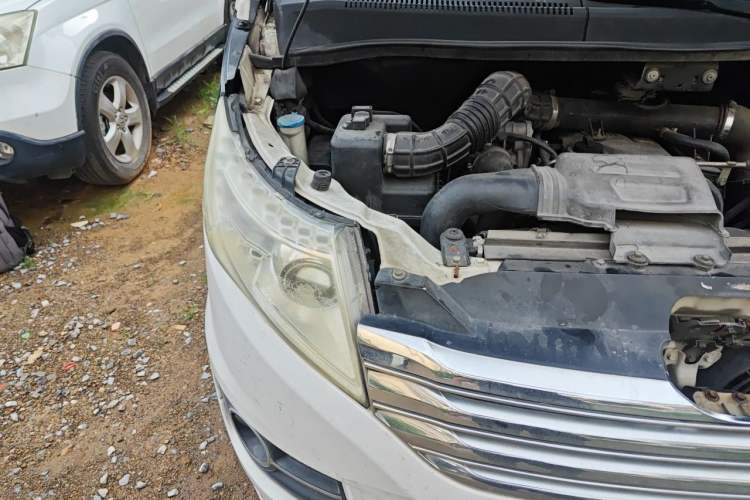 Used JAC Group Refine M5 2013 2.0T Gasoline Automatic Business Edition Engine Bay Right