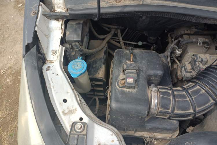 Used JAC Group Refine M5 2013 2.0T Gasoline Automatic Business Edition Engine Bay Right