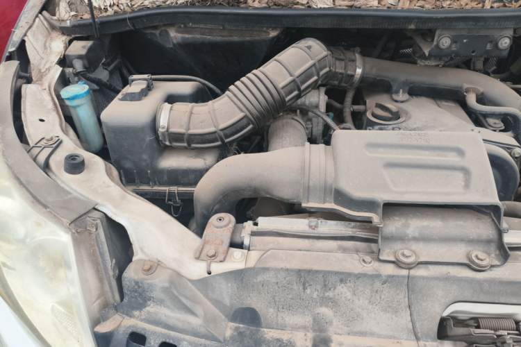 Used JAC Group Refine M5 2013 2.0T Gasoline Automatic Business Edition Engine Bay Right