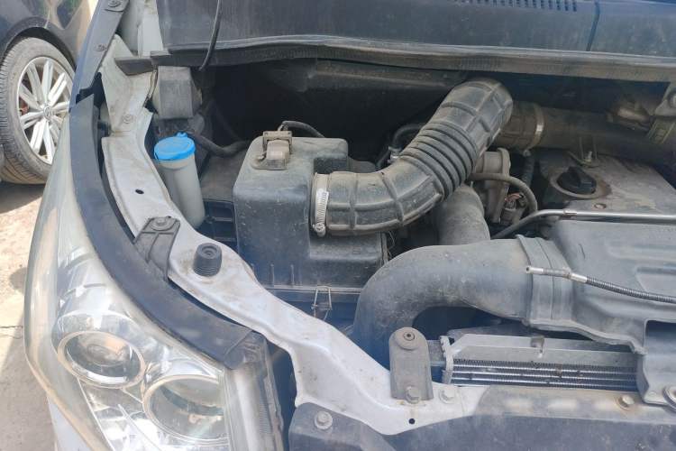 Used JAC Group Refine M5 2013 2.0T Gasoline Automatic Business Edition Engine Bay Right