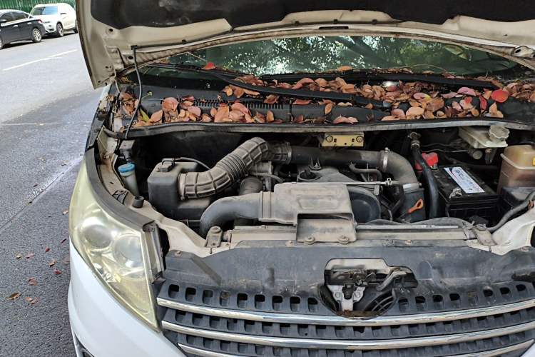 Used JAC Group Refine M5 2013 2.0T Gasoline Manual Business Edition Engine Bay Right