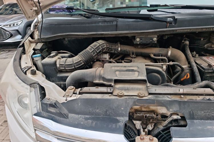 Used JAC Group Refine M5 2013 2.0T Gasoline Automatic Business Edition Engine Bay Right