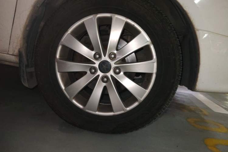 Used JAC Group Refine M5 2013 2.0T Gasoline Automatic Business Edition Exterior 7