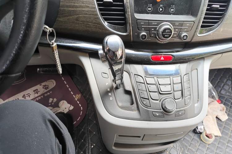 Used JAC Group Refine M5 2013 2.0T Gasoline Automatic Business Edition Gear Lever