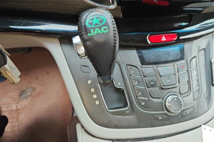 Used JAC Group Refine M5 2013 2.0T Gasoline Automatic Business Edition Gear Lever