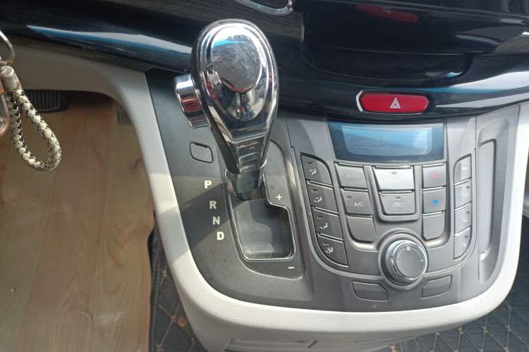 Used JAC Group Refine M5 2013 2.0T Gasoline Automatic Business Edition Gear Lever