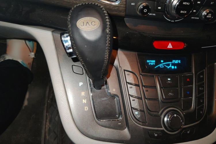 Used JAC Group Refine M5 2013 2.0T Gasoline Automatic Business Edition Gear Lever