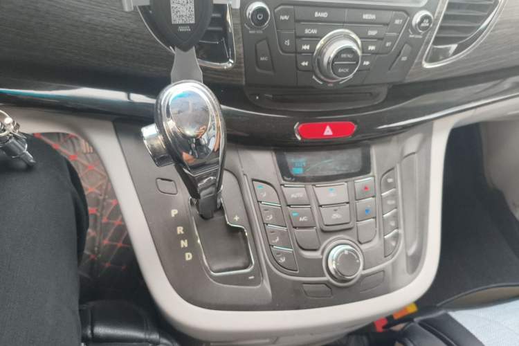 Used JAC Group Refine M5 2013 2.0T Gasoline Automatic Business Edition Gear Lever
