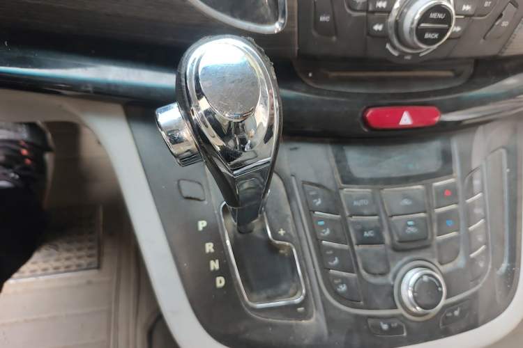 Used JAC Group Refine M5 2013 2.0T Gasoline Automatic Business Edition Gear Lever