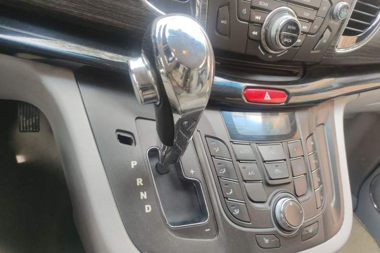 Used JAC Group Refine M5 2013 2.0T Gasoline Automatic Business Edition Gear Lever