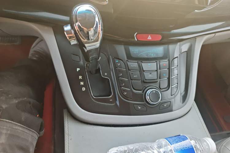 Used JAC Group Refine M5 2013 2.0T Gasoline Automatic Business Edition Gear Lever