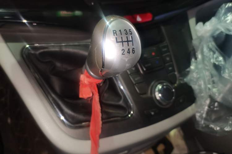 Used JAC Group Refine M5 2013 2.0T Gasoline Manual Business Edition Gear Lever