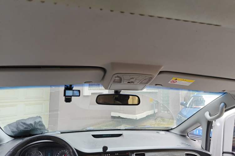 Used JAC Group Refine M5 2013 2.0T Gasoline Automatic Business Edition Headliner