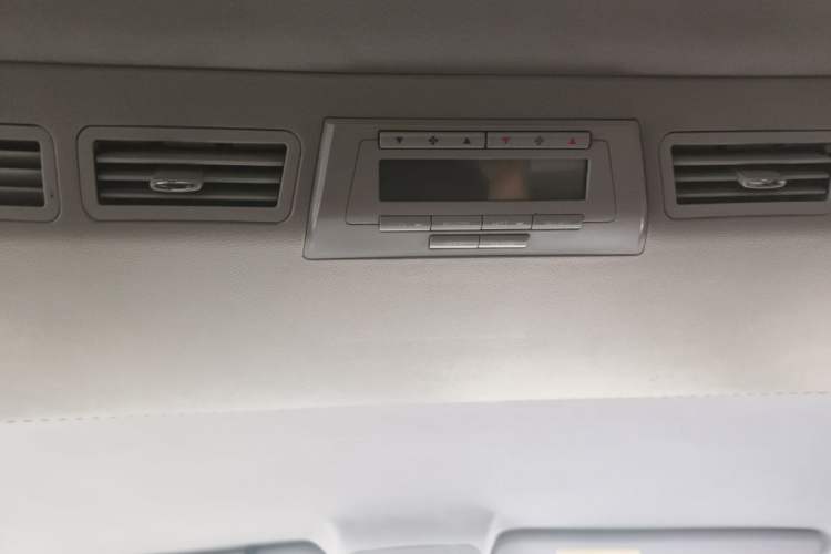 Used JAC Group Refine M5 2013 2.0T Gasoline Automatic Business Edition Headliner