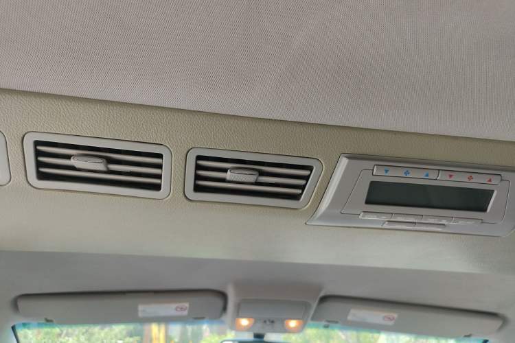 Used JAC Group Refine M5 2013 2.0T Gasoline Automatic Business Edition Headliner