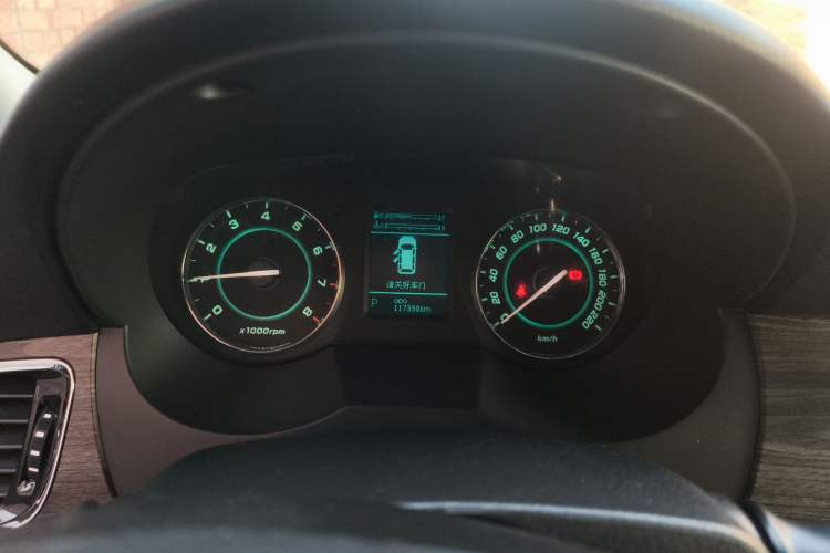 Used JAC Group Refine M5 2013 2.0T Gasoline Automatic Business Edition Odometer Close Up