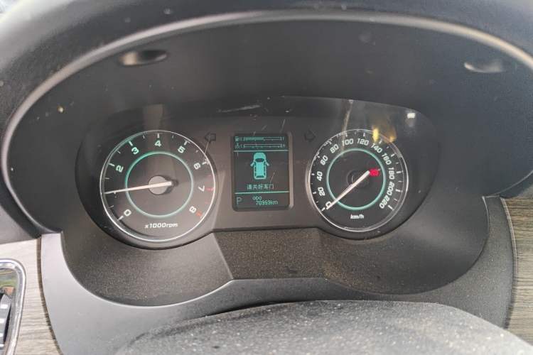 Used JAC Group Refine M5 2013 2.0T Gasoline Automatic Business Edition Odometer Close Up
