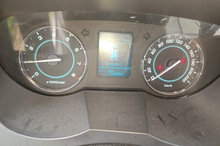Used JAC Group Refine M5 2013 2.0T Gasoline Automatic Business Edition Odometer Close Up