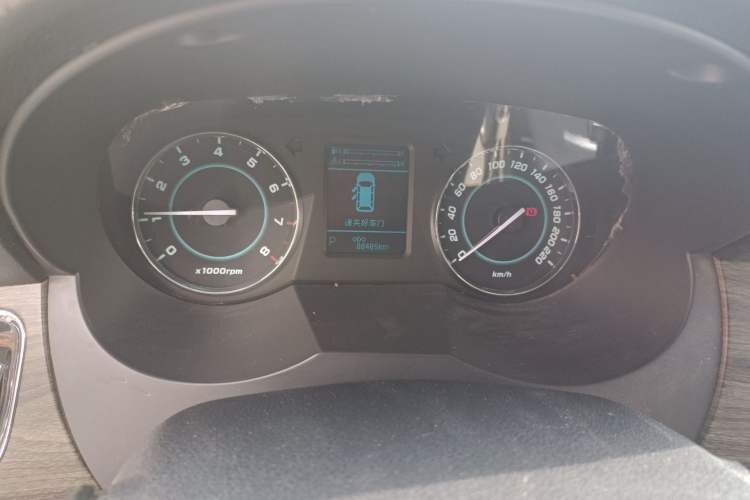 Used JAC Group Refine M5 2013 2.0T Gasoline Automatic Business Edition Odometer Close Up