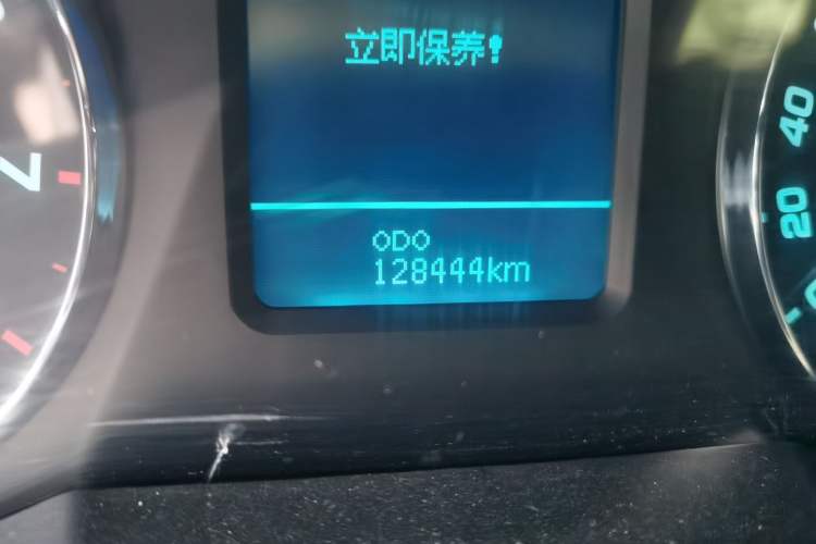 Used JAC Group Refine M5 2013 2.0T Gasoline Manual Business Edition Odometer Close Up