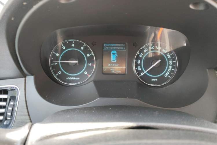 Used JAC Group Refine M5 2013 2.0T Gasoline Automatic Business Edition Odometer Close Up