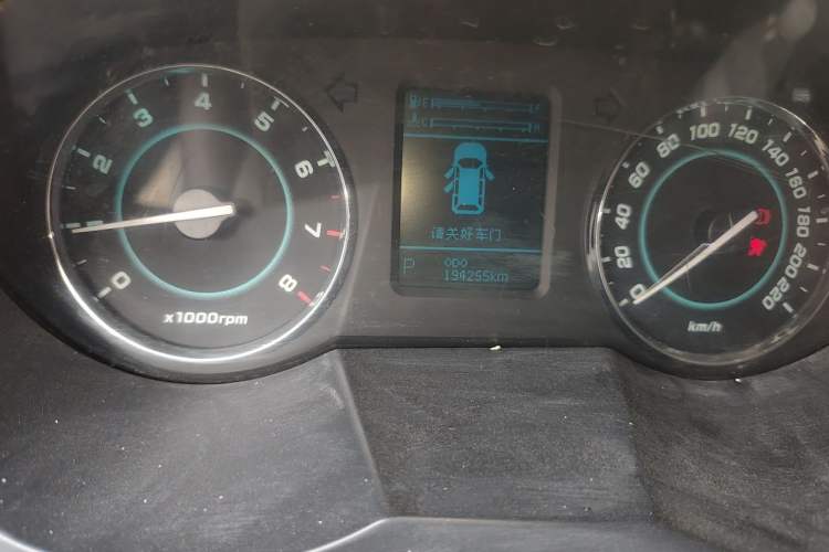 Used JAC Group Refine M5 2013 2.0T Gasoline Automatic Business Edition Odometer Close Up