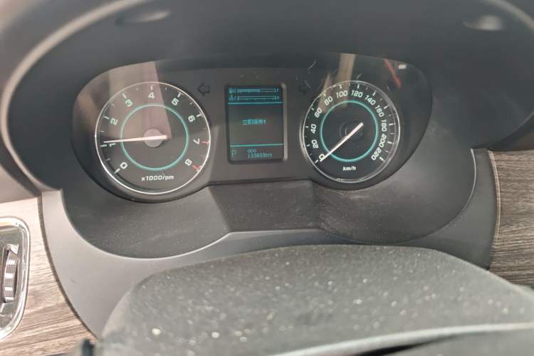 Used JAC Group Refine M5 2013 2.0T Gasoline Automatic Business Edition Odometer Close Up