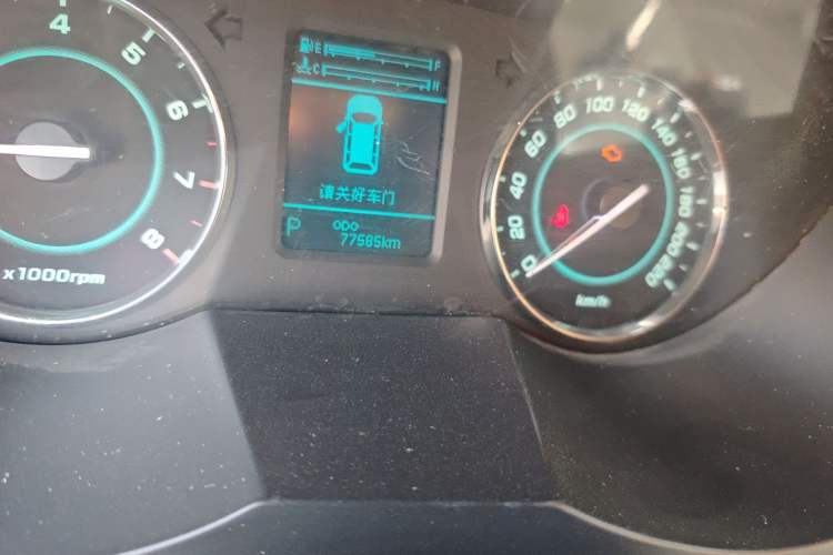 Used JAC Group Refine M5 2013 2.0T Gasoline Automatic Business Edition Odometer Close Up