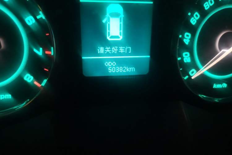 Used JAC Group Refine M5 2013 2.0T Gasoline Manual Business Edition Odometer Close Up