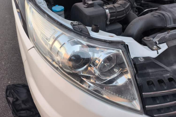 Used JAC Group Refine M5 2013 2.0T Gasoline Automatic Business Edition Right Front Headlight