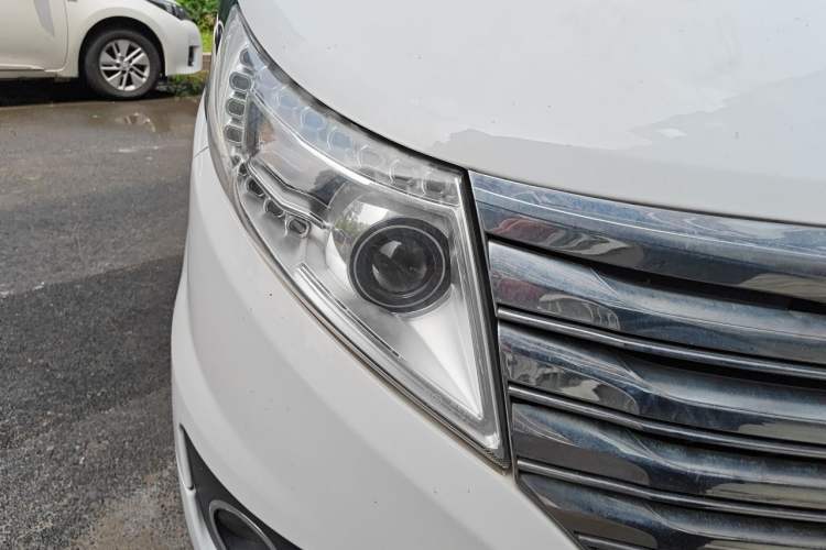 Used JAC Group Refine M5 2013 2.0T Gasoline Automatic Business Edition Right Front Headlight