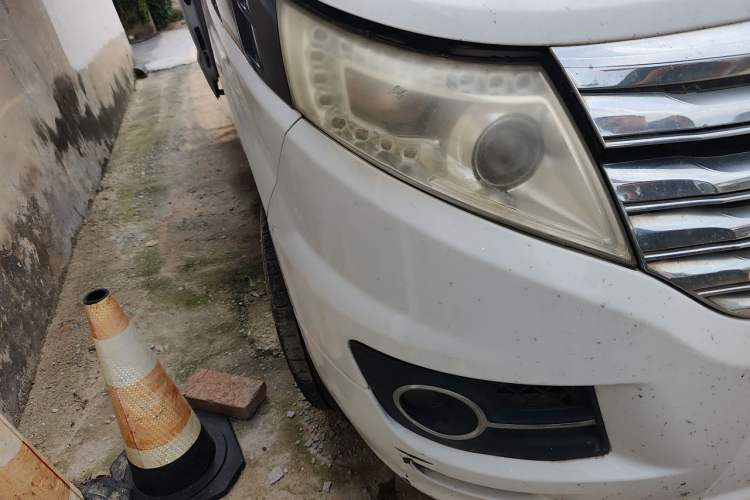 Used JAC Group Refine M5 2013 2.0T Gasoline Automatic Business Edition Right Front Headlight