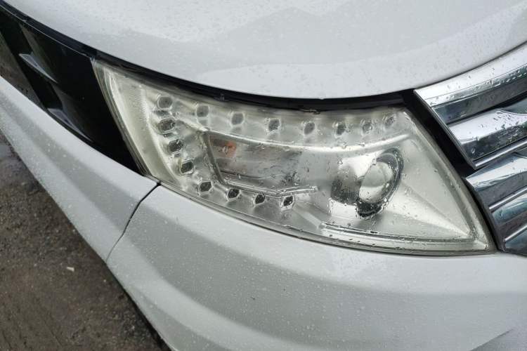 Used JAC Group Refine M5 2013 2.0T Gasoline Automatic Business Edition Right Front Headlight