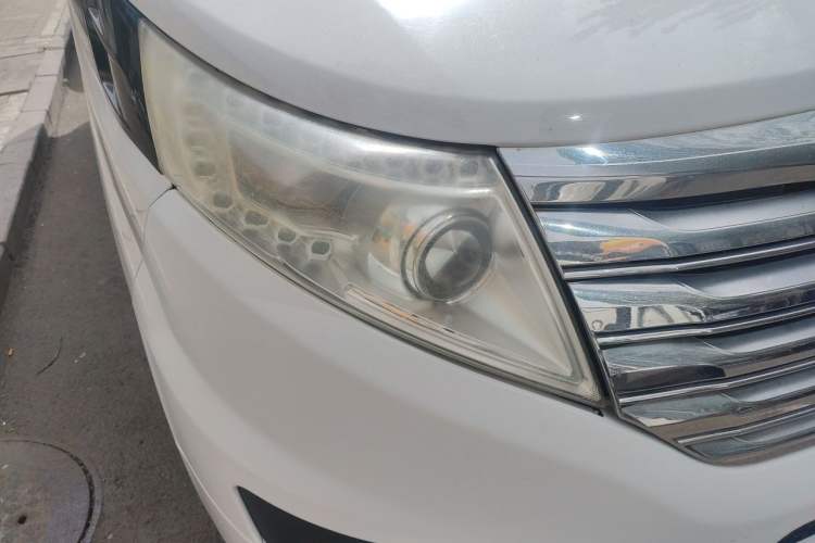 Used JAC Group Refine M5 2013 2.0T Gasoline Automatic Business Edition Right Front Headlight