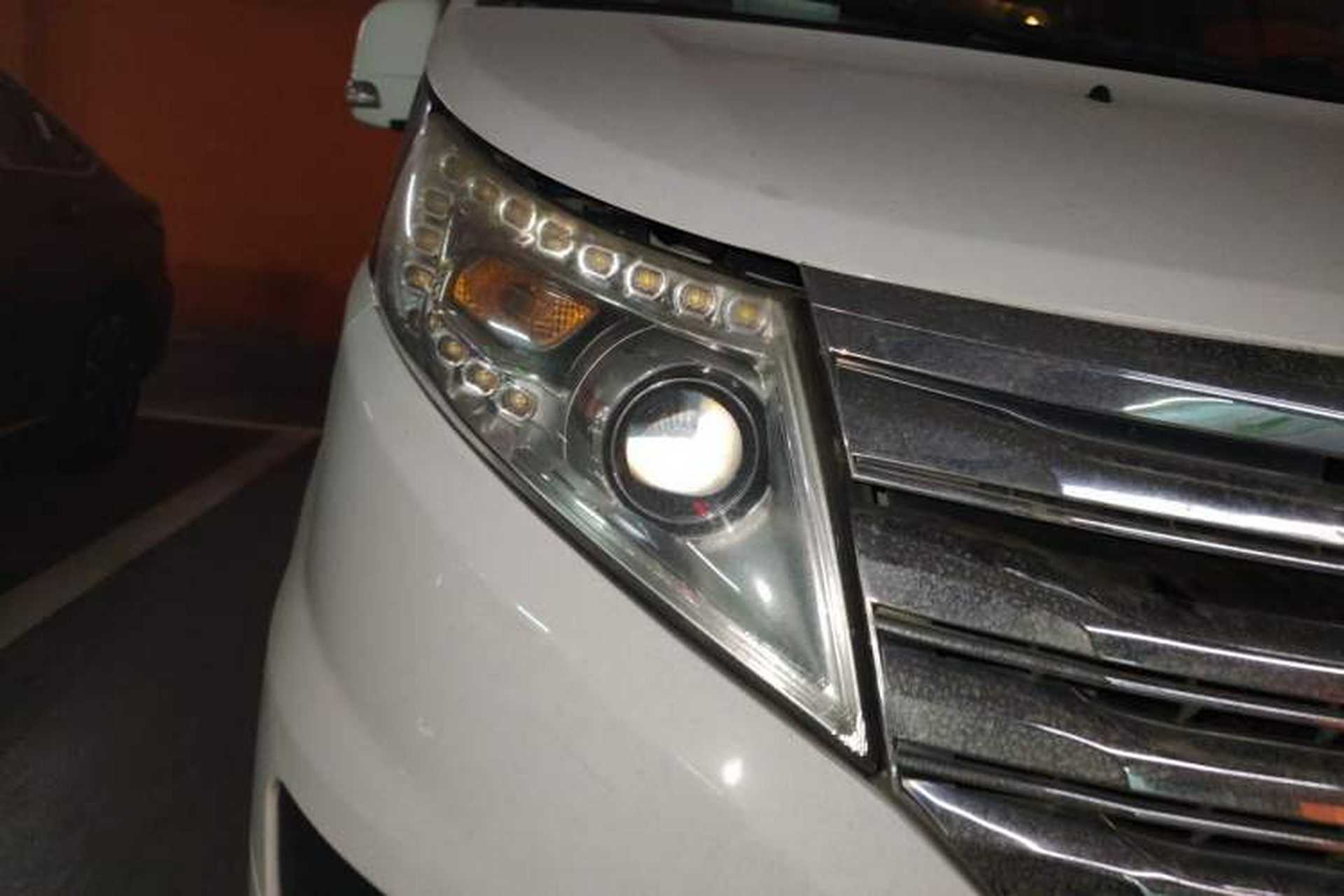 Used JAC Group Refine M5 2013 2.0T Gasoline Automatic Business Edition Right Front Headlight