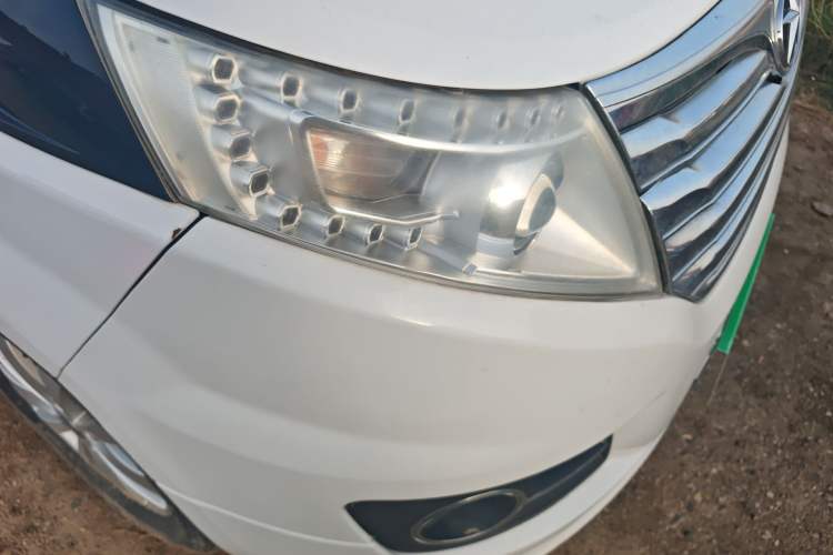Used JAC Group Refine M5 2013 2.0T Gasoline Automatic Business Edition Right Front Headlight