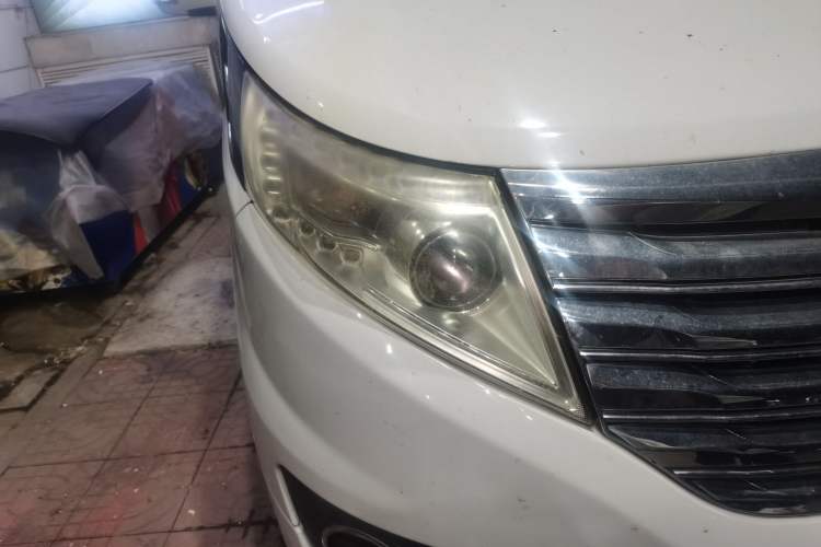 Used JAC Group Refine M5 2013 2.0T Gasoline Manual Business Edition Right Front Headlight