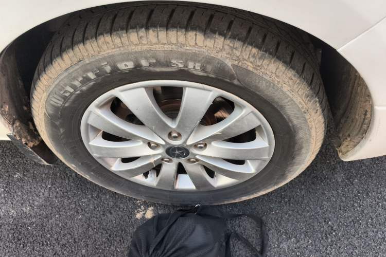 Used JAC Group Refine M5 2013 2.0T Gasoline Automatic Business Edition Right Front Wheel Hub