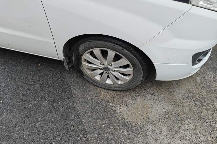 Used JAC Group Refine M5 2013 2.0T Gasoline Automatic Business Edition Right Front Wheel Hub