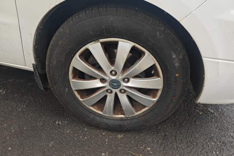 Used JAC Group Refine M5 2013 2.0T Gasoline Automatic Business Edition Right Front Wheel Hub