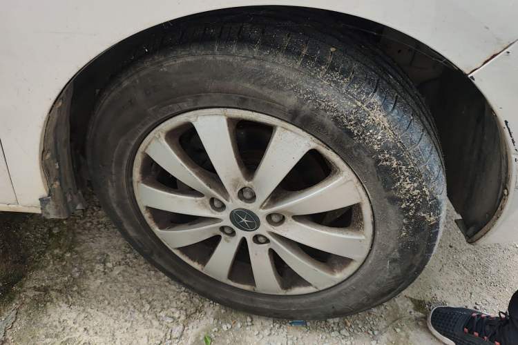 Used JAC Group Refine M5 2013 2.0T Gasoline Automatic Business Edition Right Front Wheel Hub