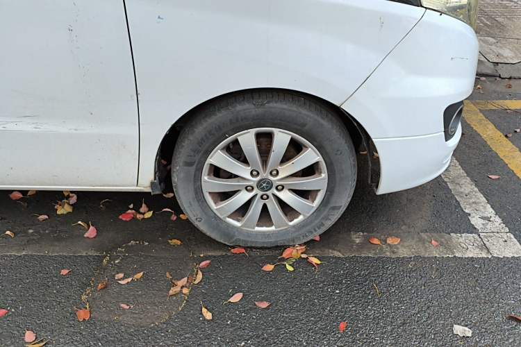 Used JAC Group Refine M5 2013 2.0T Gasoline Manual Business Edition Right Front Wheel Hub